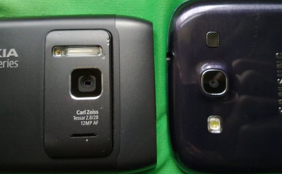 Samsung Galaxy S and Nokia