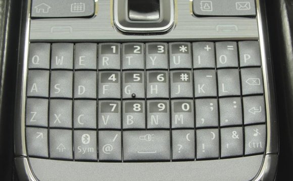 Nokia E72 operating system